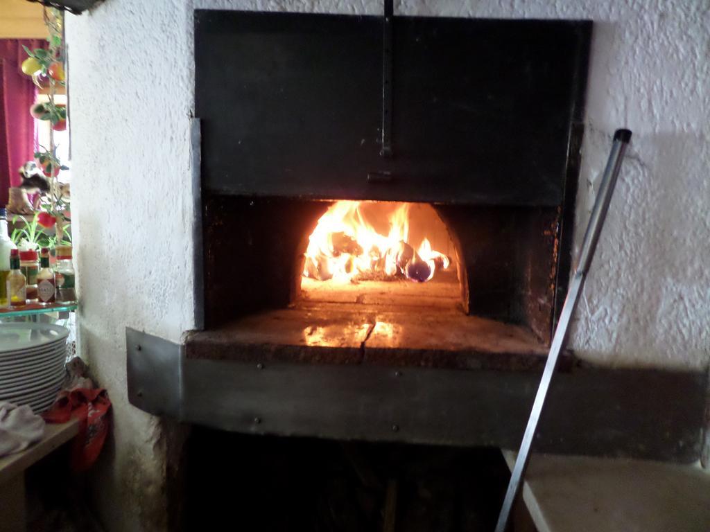 Affittacamere Pizzeria Marmolada Рока Пиеторе Екстериор снимка