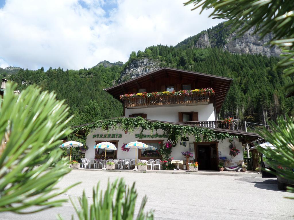 Affittacamere Pizzeria Marmolada Рока Пиеторе Екстериор снимка